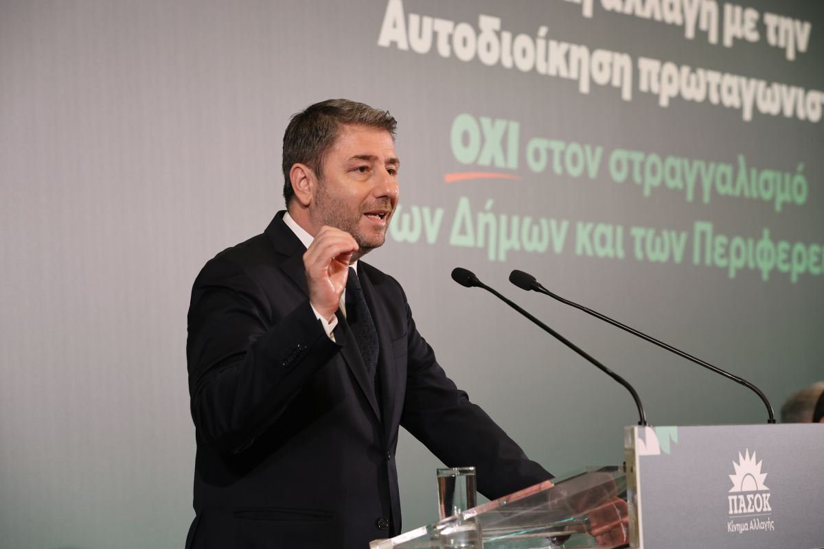 &Alpha;&nu;&delta;&rho;&omicron;&upsilon;&lambda;ά&kappa;&eta;&sigmaf; &gamma;&iota;&alpha; &Epsilon;&Lambda;.&Alpha;.&Sigma;. / &laquo;&Eta; &kappa;&omicron;&iota;&nu;&omega;&nu;ί&alpha; &delta;&epsilon;&nu; έ&chi;&epsilon;&iota; &alpha;&nu;ά&gamma;&kappa;&eta; &alpha;&pi;ό one man show &kappa;&alpha;&iota; &alpha;&kappa;&rho;&iota;&beta;&omicron;&pi;&lambda;&eta;&rho;&omega;&mu;έ&nu;&epsilon;&sigmaf; &kappa;&alpha;&mu;&pi;ά&nu;&iota;&epsilon;&sigmaf;&raquo;