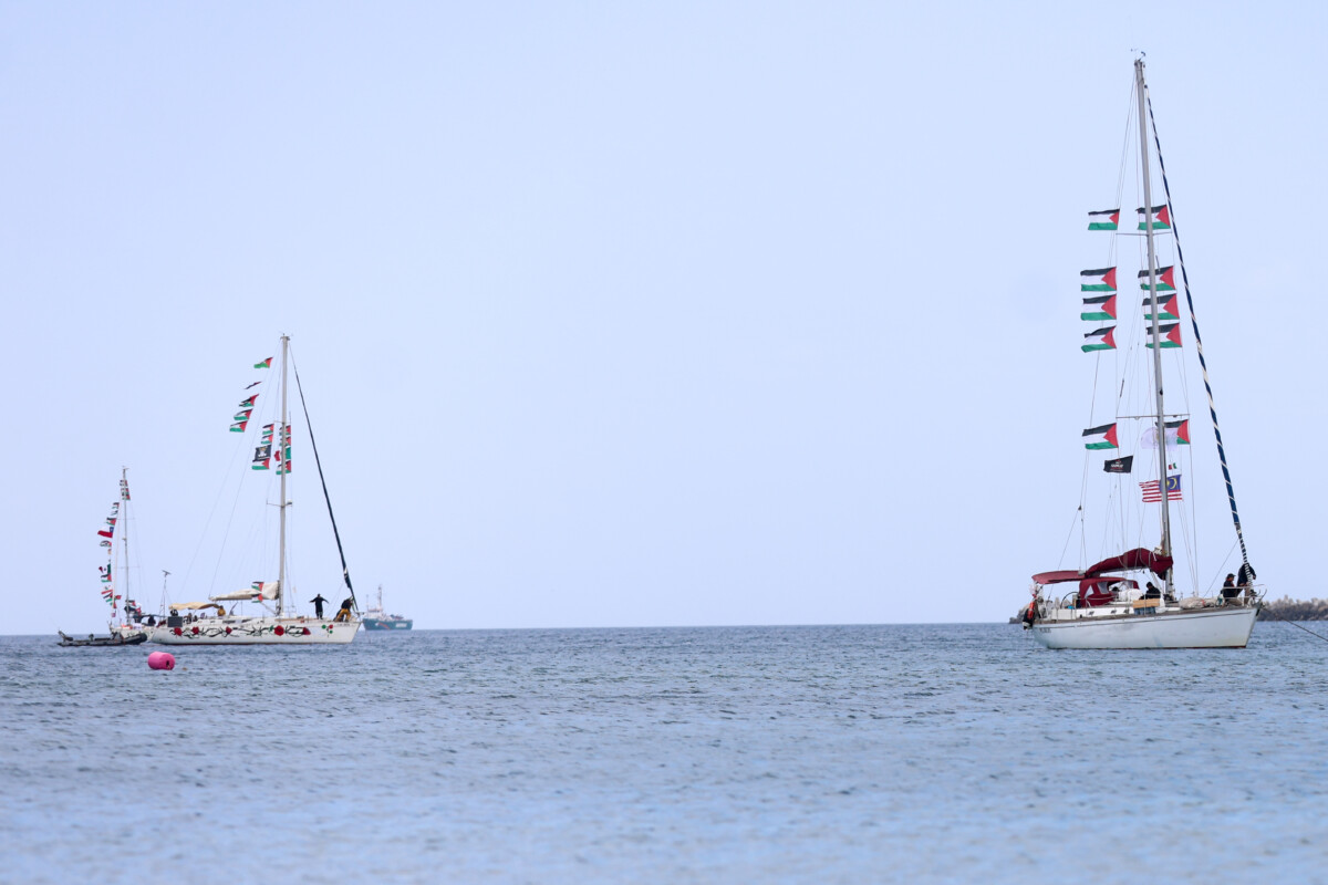 Global Sumud Flotilla / &Eta; &epsilon;&nu;&eta;&mu;έ&rho;&omega;&sigma;&eta; &tau;&omicron;&upsilon; &Upsilon;&Pi;&Epsilon;&Xi; &gamma;&iota;&alpha; &tau;&omicron;&upsilon;&sigmaf; Έ&lambda;&lambda;&eta;&nu;&epsilon;&sigmaf; &alpha;&kappa;&tau;&iota;&beta;&iota;&sigma;&tau;έ&sigmaf; &ndash; &Sigma;&epsilon; &alpha;&pi;&epsilon;&rho;&gamma;ί&alpha; &pi;&epsilon;ί&nu;&alpha;&sigmaf; &delta;&epsilon;&kappa;ά&delta;&epsilon;&sigmaf; &mu;έ&lambda;&eta; &tau;&eta;&sigmaf; &alpha;&pi;&omicron;&sigma;&tau;&omicron;&lambda;ή&sigmaf;
