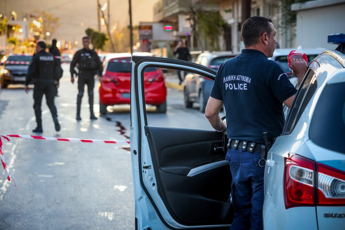 &Delta;&omicron;&lambda;&omicron;&phi;&omicron;&nu;ί&alpha; &sigma;&tau;&omicron; &Eta;&rho;ά&kappa;&lambda;&epsilon;&iota;&omicron; / &Sigma;&tau;&omicron;&nu; &Kappa;&omicron;&rho;&upsilon;&delta;&alpha;&lambda;&lambda;ό &omicron; 54&chi;&rho;&omicron;&nu;&omicron;&sigmaf; &kappa;&alpha;&iota; &eta; &sigma;ύ&zeta;&upsilon;&gamma;ό&sigmaf; &tau;&omicron;&upsilon; &sigma;&epsilon; &epsilon;&iota;&delta;&iota;&kappa;ά &delta;&iota;&alpha;&mu;&omicron;&rho;&phi;&omega;&mu;έ&nu;&alpha; &kappa;&epsilon;&lambda;&iota;ά
