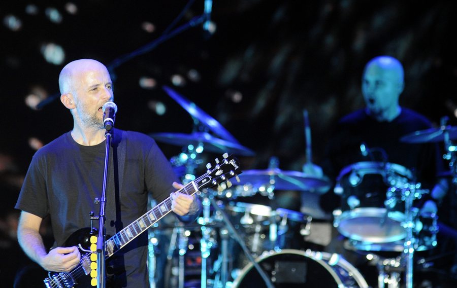 Moby &kappa;&alpha;&tau;ά &Tau;&rho;&alpha;&mu;&pi; / &Eta; &pi;&iota;&omicron; &delta;&iota;&epsilon;&phi;&theta;&alpha;&rho;&mu;έ&nu;&eta; &kappa;&alpha;&iota; &alpha;&nu;ί&kappa;&alpha;&nu;&eta; &kappa;&upsilon;&beta;έ&rho;&nu;&eta;&sigma;&eta;