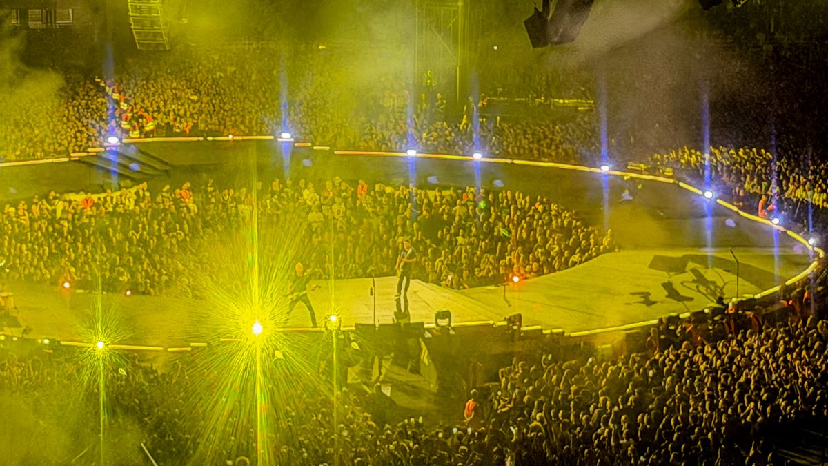 &Sigma;&upsilon;&nu;&alpha;&upsilon;&lambda;ί&alpha; Metallica / Ό&tau;&alpha;&nu; &tau;&omicron; heavy metal &sigma;&upsilon;&nu;&alpha;&nu;&tau;ά &tau;&eta; &sigma;&epsilon;&iota;&sigma;&mu;&omicron;&lambda;&omicron;&gamma;ί&alpha;