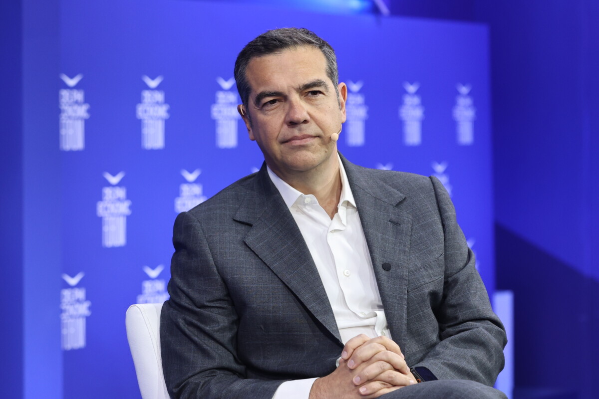 &Tau;&sigma;ί&pi;&rho;&alpha;&sigmaf; / &Gamma;&iota;&alpha;&tau;ί &alpha;&rho;&nu;ή&theta;&eta;&kappa;&alpha; &nu;&alpha; &sigma;&upsilon;&mu;&mu;&epsilon;&tau;ά&sigma;&chi;&omega; &sigma;&tau;&eta; &sigma;&epsilon;&iota;&rho;ά &nu;&tau;&omicron;&kappa;&iota;&mu;&alpha;&nu;&tau;έ&rho; &tau;&omicron;&upsilon; &Sigma;&Kappa;&Alpha;&Iota; &gamma;&iota;&alpha; &tau;&omicron; 2015
