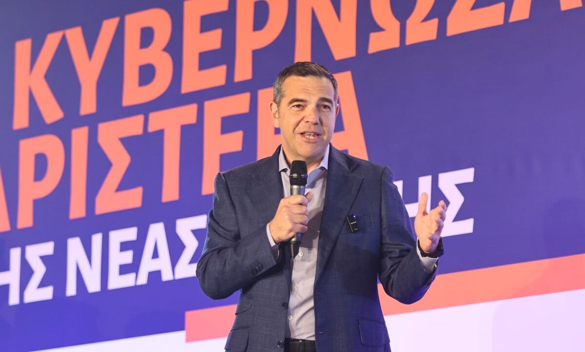 &Tau;&sigma;ί&pi;&rho;&alpha;&sigmaf; / &Sigma;&tau;&omicron; &Theta;&eta;&sigma;&epsilon;ί&omicron; &eta; &pi;&alpha;&rho;&omicron;&upsilon;&sigma;ί&alpha;&sigma;&eta; &tau;&omicron;&upsilon; &nu;έ&omicron;&upsilon; &kappa;ό&mu;&mu;&alpha;&tau;&omicron;&sigmaf;
