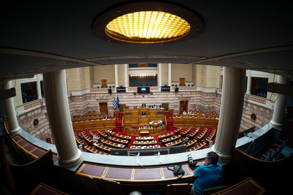 &Omicron;&Pi;&Epsilon;&Kappa;&Epsilon;&Pi;&Epsilon; &ndash; &Beta;&omicron;&upsilon;&lambda;ή / &laquo;&Delta;&epsilon;&nu; &epsilon;ί&nu;&alpha;&iota; &alpha;&rho;&kappa;&epsilon;&tau;ά &tau;&alpha; &sigma;&tau;&omicron;&iota;&chi;&epsilon;ί&alpha;&raquo; &lambda;έ&epsilon;&iota; &eta; &kappa;&upsilon;&beta;έ&rho;&nu;&eta;&sigma;&eta;, &laquo;&sigma;&upsilon;&gamma;&kappa;ά&lambda;&upsilon;&psi;&eta;&raquo; &kappa;&alpha;&tau;&alpha;&gamma;&gamma;έ&lambda;&lambda;&epsilon;&iota; &eta; &alpha;&nu;&tau;&iota;&pi;&omicron;&lambda;ί&tau;&epsilon;&upsilon;&sigma;&eta; &ndash; Live &eta; &sigma;&upsilon;&zeta;ή&tau;&eta;&sigma;&eta; &gamma;&iota;&alpha; &pi;