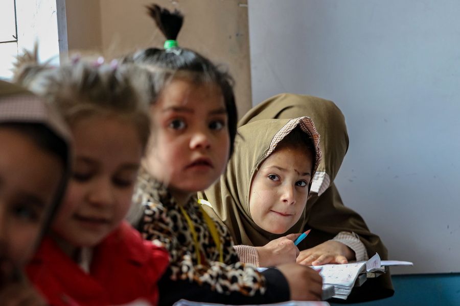 &Alpha;&phi;&gamma;&alpha;&nu;&iota;&sigma;&tau;ά&nu; / &Omicron;&iota; 3 &sigma;&tau;&omicron;&upsilon;&sigmaf; 4 &delta;&epsilon;&nu; &mu;&pi;&omicron;&rho;&omicron;ύ&nu; &nu;&alpha; &kappa;&alpha;&lambda;ύ&psi;&omicron;&upsilon;&nu; &beta;&alpha;&sigma;&iota;&kappa;έ&sigmaf; &alpha;&nu;ά&gamma;&kappa;&epsilon;&sigmaf; &ndash; &Pi;&alpha;&tau;έ&rho;&epsilon;&sigmaf; &alpha;&nu;&alpha;&gamma;&kappa;ά&zeta;&omicron;&nu;&tau;&alpha;&iota; &nu;&alpha; &pi;&omicron;&upsilon;&lambda;ή&sigma;&omicron;&upsilon;&nu; &tau;&alpha; &pi;&alpha;&iota;&delta;&iota;ά &tau;&omicron;&upsilon;&sigmaf;
