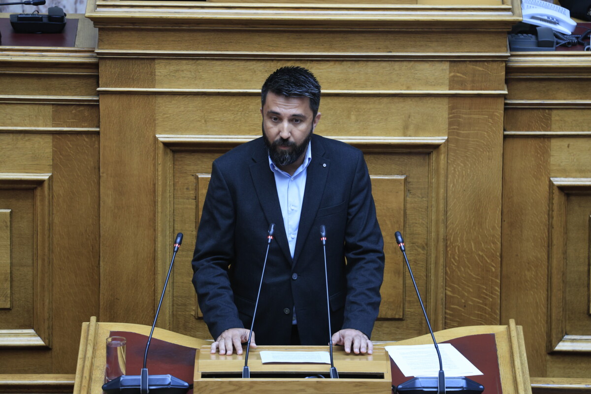 &Nu;έ&alpha; &Alpha;&rho;&iota;&sigma;&tau;&epsilon;&rho;ά / &Alpha;&nu;&epsilon;&xi;&alpha;&rho;&tau;&eta;&tau;&omicron;&pi;&omicron;&iota;ή&theta;&eta;&kappa;&epsilon; &omicron; &beta;&omicron;&upsilon;&lambda;&epsilon;&upsilon;&tau;ή&sigmaf; &Phi;&epsilon;&rho;&chi;ά&tau; &Omicron;&zeta;&gamma;&kappa;&iota;&omicron;ύ&rho;