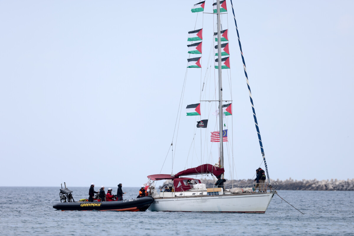 Global Sumud Flotilla / &Kappa;&alpha;&tau;&alpha;&gamma;&gamma;&epsilon;&lambda;ί&epsilon;&sigmaf; &gamma;&iota;&alpha; &beta;ί&alpha;&iota;&eta; &mu;&epsilon;&tau;&alpha;&chi;&epsilon;ί&rho;&iota;&sigma;&eta; &ndash; &Alpha;&gamma;&omega;&nu;ί&alpha; &gamma;&iota;&alpha; &delta;ύ&omicron; &alpha;&kappa;&tau;&iota;&beta;&iota;&sigma;&tau;έ&sigmaf; &pi;&omicron;&upsilon; &kappa;&rho;&alpha;&tau;&omicron;ύ&nu;&tau;&alpha;&iota; &alpha;&pi;ό &tau;&omicron; &Iota;&sigma;&rho;&alpha;ή&lambda;