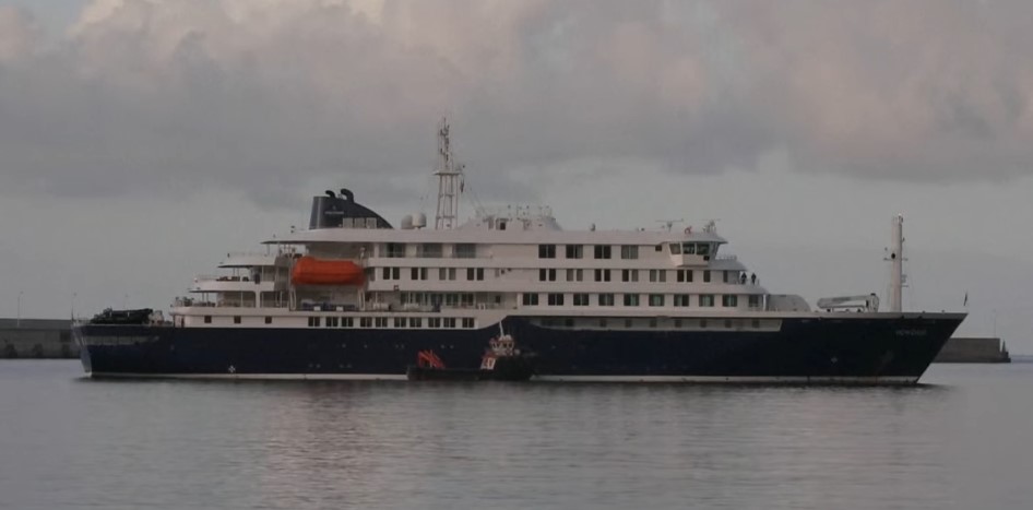 &Chi;&alpha;&nu;&tau;&alpha;ϊό&sigmaf; / &Sigma;&tau;&eta;&nu; &Tau;&epsilon;&nu;&epsilon;&rho;ί&phi;&eta; &tau;&omicron; MV Hondius &ndash; &Epsilon;&kappa;&kappa;&epsilon;&nu;ώ&nu;&epsilon;&tau;&alpha;&iota; &alpha;&pi;ό &tau;&omicron;&upsilon;&sigmaf; &epsilon;&pi;&iota;&beta;ά&tau;&epsilon;&sigmaf;