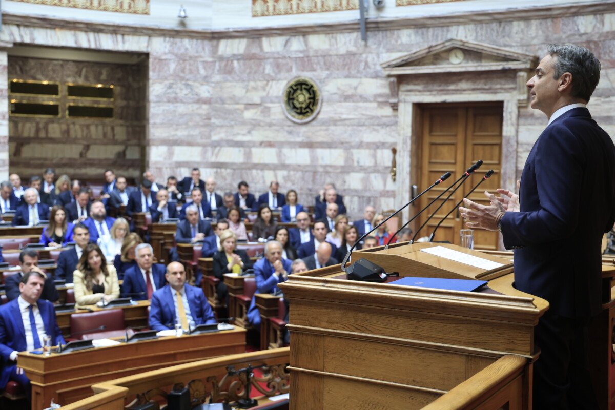 &Alpha;&nu;ά&lambda;&upsilon;&sigma;&eta; / To &epsilon;&pi;&iota;&kappa;&omicron;&iota;&nu;&omega;&nu;&iota;&alpha;&kappa;ό &laquo;&mu;&epsilon;&gamma;ά&lambda;&omicron; &kappa;ό&lambda;&pi;&omicron;&raquo; &tau;&omicron;&upsilon; &Mu;&eta;&tau;&sigma;&omicron;&tau;ά&kappa;&eta;