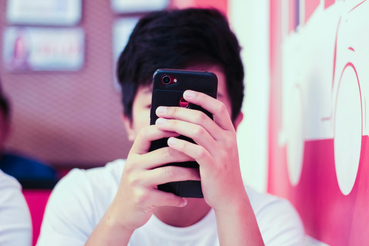 &Kappa;&alpha;&theta;&eta;&gamma;ή&tau;&rho;&iota;&alpha; &tau;&omicron;&upsilon; &Epsilon;&Kappa;&Pi;&Alpha; &sigma;&tau;&omicron; tvxs / &Eta; &alpha;&pi;&alpha;&gamma;ό&rho;&epsilon;&upsilon;&sigma;&eta; &tau;&omega;&nu; social media &mu;&pi;&omicron;&rho;&epsilon;ί &nu;&alpha; &omega;&theta;ή&sigma;&epsilon;&iota; &tau;&alpha; &pi;&alpha;&iota;&delta;&iota;ά &sigma;&epsilon; &ldquo;&gamma;&kappa;&rho;ί&zeta;&epsilon;&sigmaf;&rdquo; &pi;&lambda;&alpha;&tau;&phi;ό&rho;&mu;&epsilon;&sigmaf; &mu;&epsilon; &rho;&eta;&tau;&omicron;&rho;&iota;&kappa;ή &mu;ί&sigma;&omicron;&upsilon;&sigmaf;