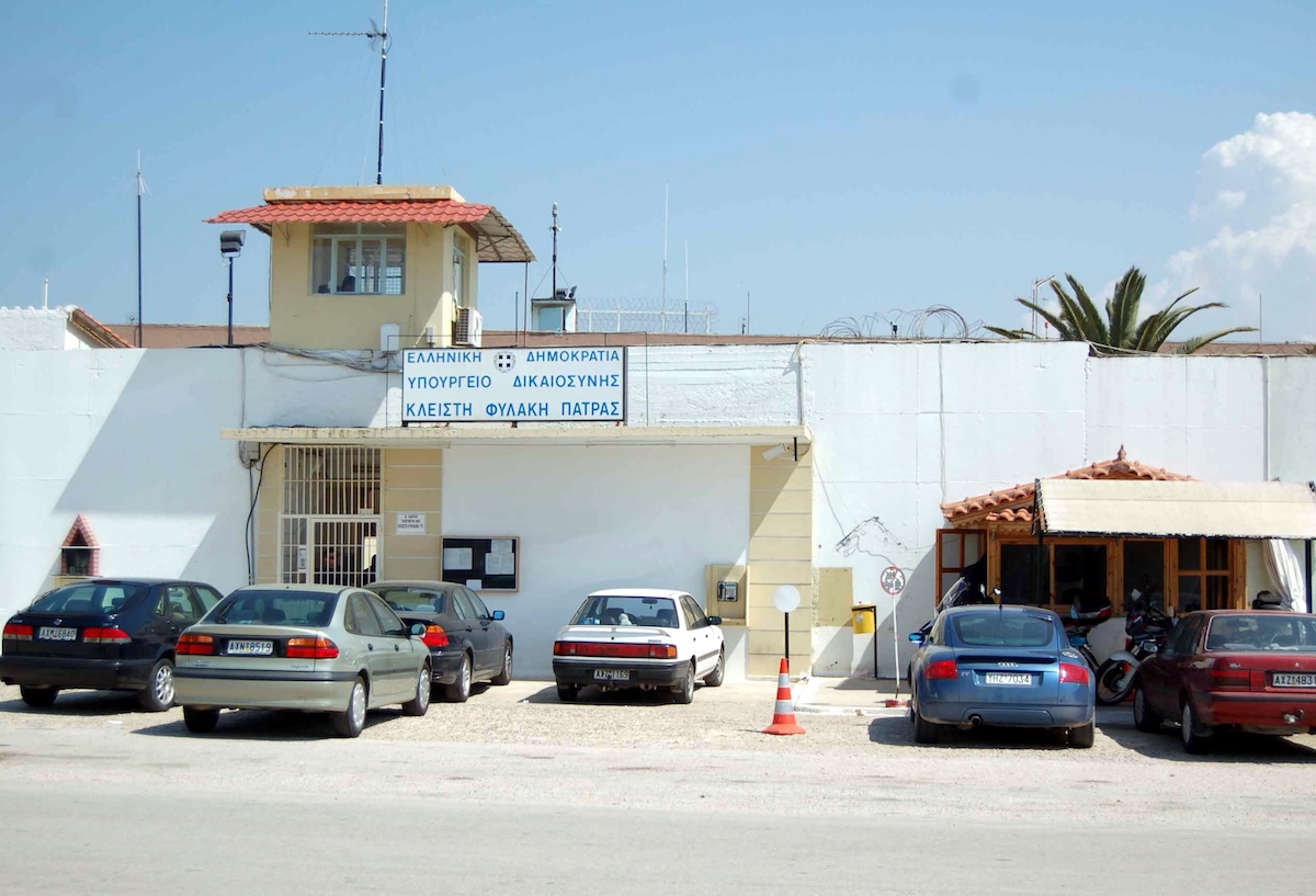 &Pi;ά&tau;&rho;&alpha; / &Epsilon;&iota;&sigma;&alpha;&gamma;&gamma;&epsilon;&lambda;&iota;&kappa;ή έ&rho;&epsilon;&upsilon;&nu;&alpha; &gamma;&iota;&alpha; &tau;&omicron;&upsilon;&sigmaf; &pi;έ&nu;&tau;&epsilon; &theta;&alpha;&nu;ά&tau;&omicron;&upsilon;&sigmaf; &kappa;&rho;&alpha;&tau;&omicron;&upsilon;&mu;έ&nu;&omega;&nu; &sigma;&epsilon; έ&nu;&alpha; &mu;ή&nu;&alpha; &sigma;&tau;&iota;&sigmaf; &phi;&upsilon;&lambda;&alpha;&kappa;έ&sigmaf; &Alpha;&gamma;ί&omicron;&upsilon; &Sigma;&tau;&epsilon;&phi;ά&nu;&omicron;&upsilon;