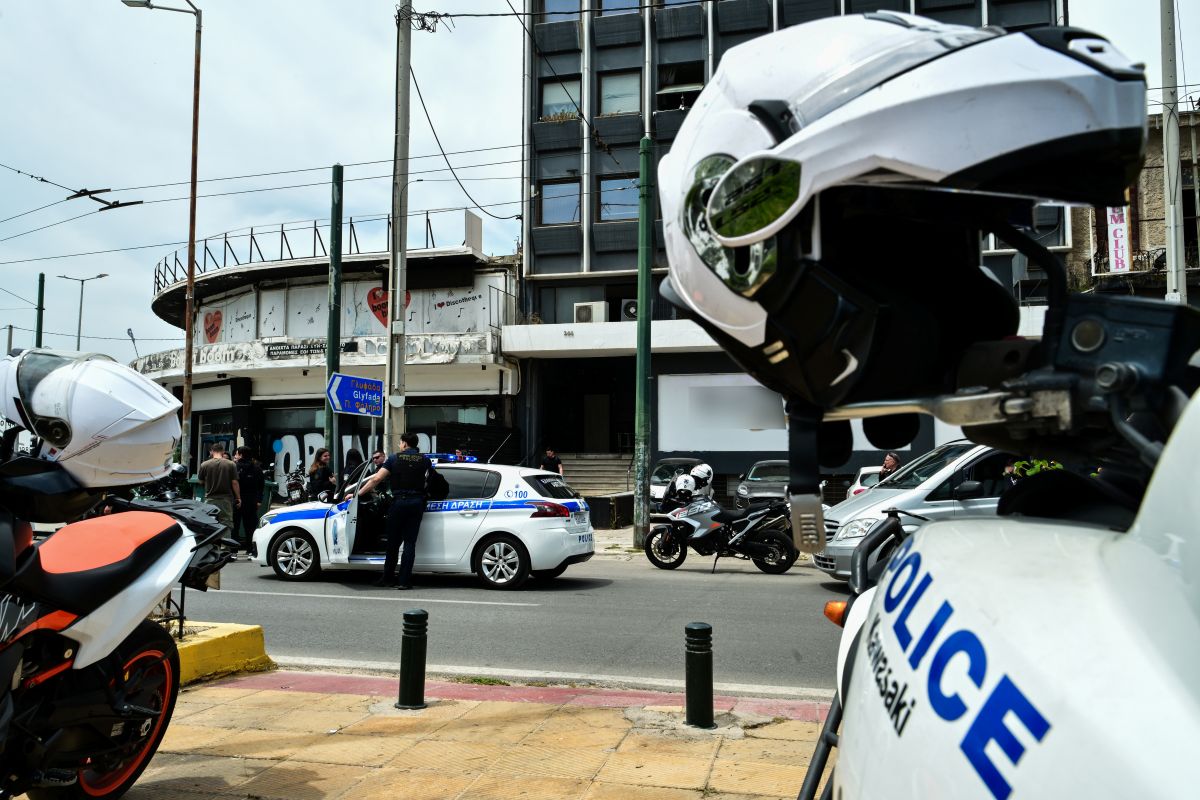 &Sigma;&upsilon;&gamma;&gamma;&rho;&omicron;ύ / &Pi;&alpha;&rho;έ&sigma;&upsilon;&rho;&alpha;&nu; &tau;&rho;&alpha;&nu;&sigmaf; &gamma;&upsilon;&nu;&alpha;ί&kappa;&alpha; &mu;&epsilon; &Iota;&Chi; &kappa;&alpha;&iota; &tau;&eta;&nu; &pi;&epsilon;&rho;&iota;έ&lambda;&omicron;&upsilon;&sigma;&alpha;&nu; &mu;&epsilon; &epsilon;ύ&phi;&lambda;&epsilon;&kappa;&tau;&omicron; &upsilon;&gamma;&rho;ό