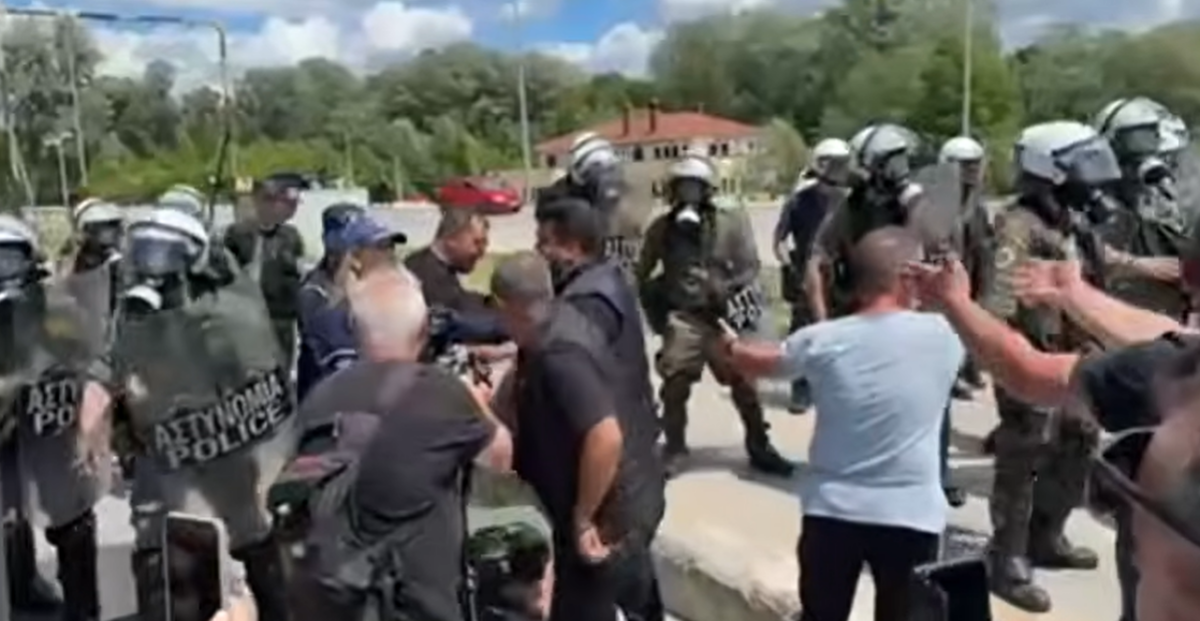 &Pi;&rho;&omicron;&mu;&alpha;&chi;ώ&nu;&alpha;&sigmaf; / Έ&nu;&tau;&alpha;&sigma;&eta; &alpha;&gamma;&rho;&omicron;&tau;ώ&nu; &mu;&epsilon; &tau;&eta;&nu; &alpha;&sigma;&tau;&upsilon;&nu;&omicron;&mu;ί&alpha; &sigma;&tau;&iota;&sigmaf; &Sigma;έ&rho;&rho;&epsilon;&sigmaf; &ndash; &Rho;ί&psi;&eta; &chi;&eta;&mu;&iota;&kappa;ώ&nu; &alpha;&pi;ό &tau;&alpha; &Mu;&Alpha;&Tau; [&Beta;ί&nu;&tau;&epsilon;&omicron;]