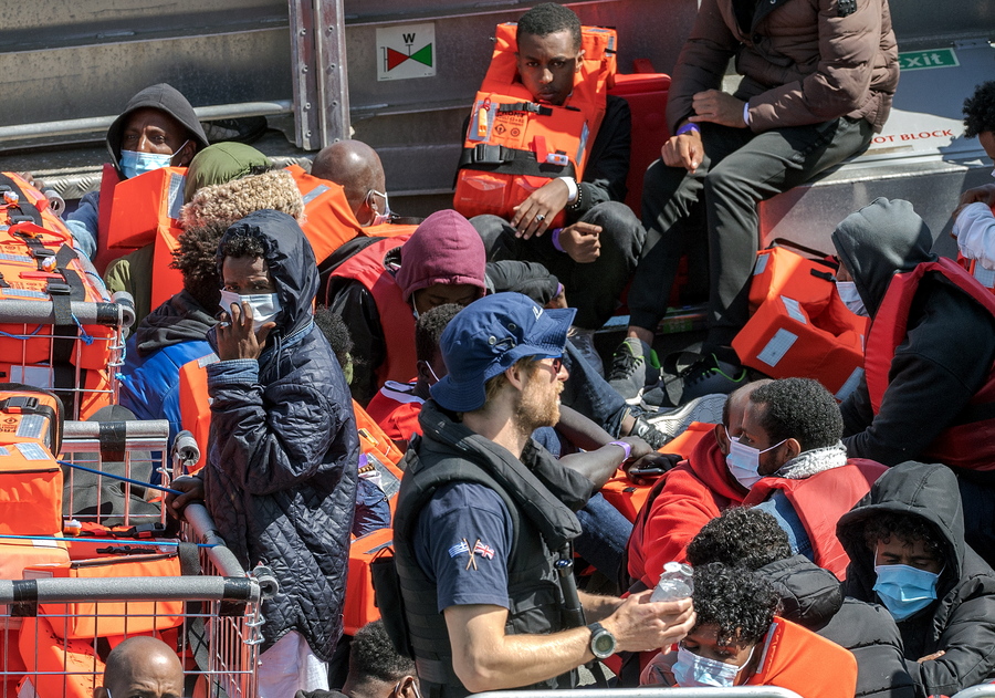 &Mu;ά&gamma;&chi;&eta; / &Delta;ύ&omicron; &gamma;&upsilon;&nu;&alpha;ί&kappa;&epsilon;&sigmaf; &pi;&rho;ό&sigma;&phi;&upsilon;&gamma;&epsilon;&sigmaf; &nu;&epsilon;&kappa;&rho;έ&sigmaf; &ndash; 29 ά&nu;&theta;&rho;&omega;&pi;&omicron;&iota; έ&chi;&alpha;&sigma;&alpha;&nu; &tau;&eta; &zeta;&omega;ή &tau;&omicron;&upsilon;&sigmaf; &alpha;&pi;ό &tau;&eta;&nu; &alpha;&rho;&chi;ή &tau;&omicron;&upsilon; &chi;&rho;ό&nu;&omicron;&upsilon;