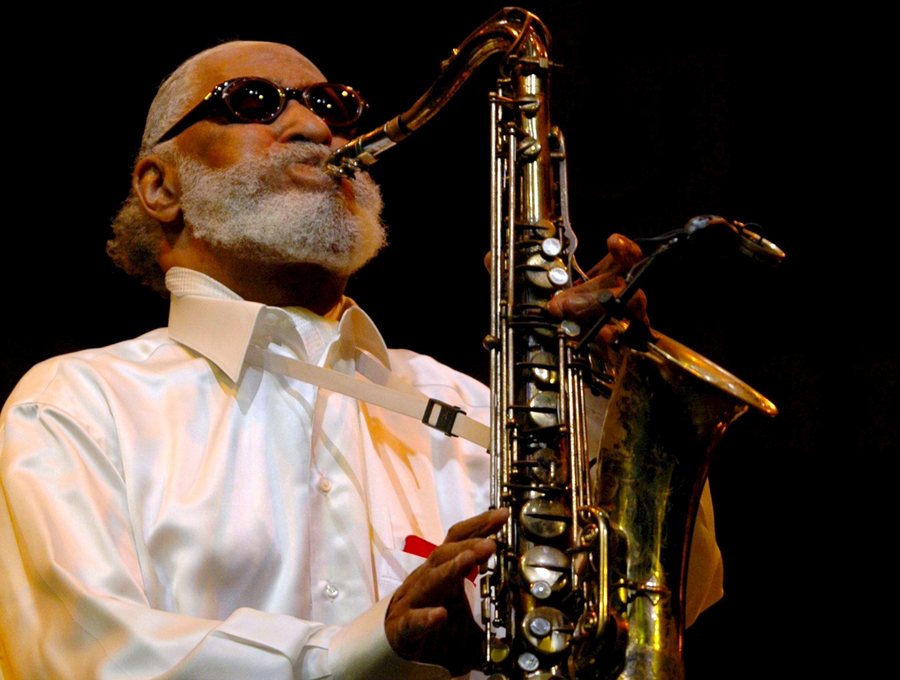 Sonny Rollins / Έ&nu;&alpha;&sigmaf; &alpha;&pi;ό &tau;&omicron;&upsilon;&sigmaf; &tau;&epsilon;&lambda;&epsilon;&upsilon;&tau;&alpha;ί&omicron;&upsilon;&sigmaf; &laquo;&theta;&rho;ύ&lambda;&omicron;&upsilon;&sigmaf;&raquo; &tau;&eta;&sigmaf; &tau;&zeta;&alpha;&zeta; έ&phi;&upsilon;&gamma;&epsilon; &alpha;&pi;ό &tau;&eta; &zeta;&omega;ή