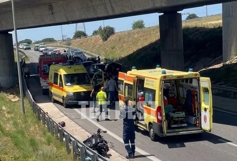 &Tau;&rho;&alpha;&gamma;&omega;&delta;ί&alpha; &sigma;&tau;&eta;&nu; &Pi;ά&tau;&rho;&alpha; / &Nu;&epsilon;&kappa;&rho;&omicron;ί &pi;&alpha;&tau;έ&rho;&alpha;&sigmaf; &kappa;&alpha;&iota; &gamma;&iota;&omicron;&sigmaf; &pi;&omicron;&upsilon; &epsilon;&pi;έ&beta;&alpha;&iota;&nu;&alpha;&nu; &sigma;&epsilon; &mu;&eta;&chi;&alpha;&nu;ή