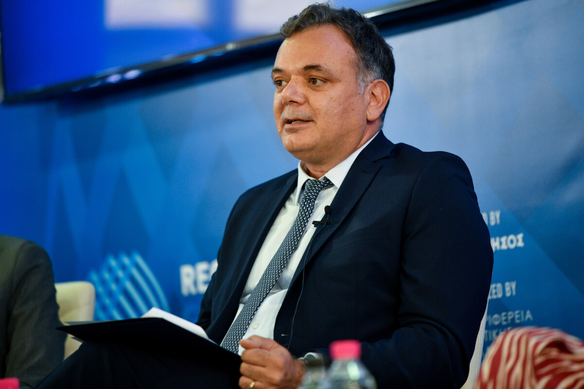 &Sigma;&kappa;ά&nu;&delta;&alpha;&lambda;&omicron; &pi;&omicron;&lambda;&epsilon;&omicron;&delta;&omicron;&mu;ί&alpha;&sigmaf; / &Pi;&alpha;&rho;&omicron;&upsilon;&sigma;&iota;ά&zeta;&omicron;&upsilon;&mu;&epsilon; &tau;&omicron;&upsilon;&sigmaf; &delta;&iota;&alpha;&lambda;ό&gamma;&omicron;&upsilon;&sigmaf; &pi;&omicron;&upsilon; &laquo;&delta;&epsilon;ί&chi;&nu;&omicron;&upsilon;&nu;&raquo; &tau;&omicron;&nu; &gamma;.&gamma; &tau;&omicron;&upsilon; &upsilon;&pi;. &Pi;&omicron;&lambda;&iota;&tau;&iota;&sigma;&mu;&omicron;ύ