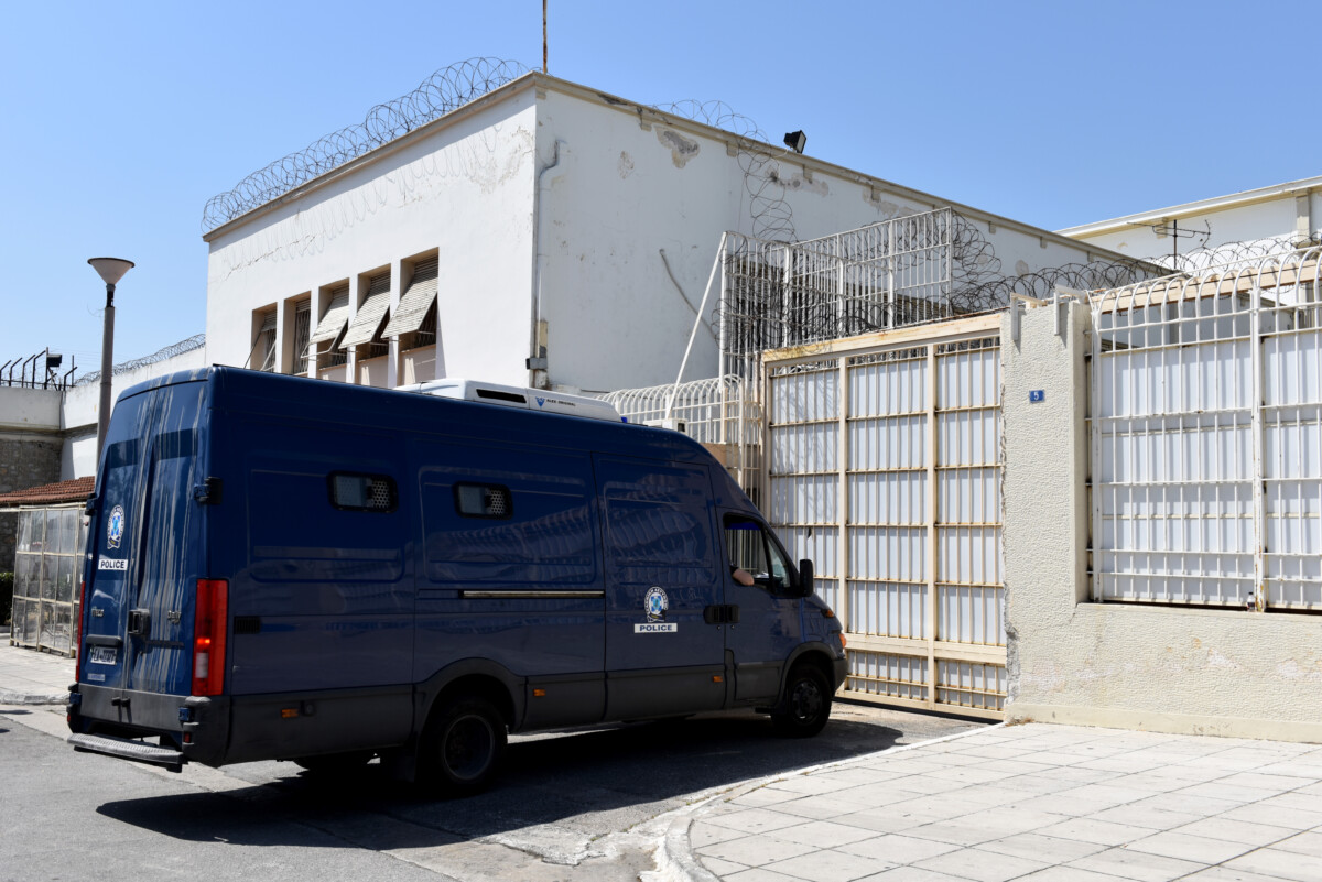 &Phi;&upsilon;&lambda;&alpha;&kappa;έ&sigmaf; &Kappa;&omicron;&rho;&upsilon;&delta;&alpha;&lambda;&lambda;&omicron;ύ / &Sigma;&upsilon;&nu;&alpha;&gamma;&epsilon;&rho;&mu;ό&sigmaf; &gamma;&iota;&alpha; &alpha;&pi;ό&delta;&rho;&alpha;&sigma;&eta; &kappa;&rho;&alpha;&tau;&omicron;&upsilon;&mu;έ&nu;&omicron;&upsilon; &ndash; &Sigma;&upsilon;&nu;&epsilon;&lambda;ή&phi;&theta;&eta;&sigma;&alpha;&nu; &delta;ύ&omicron; &sigma;&omega;&phi;&rho;&omicron;&nu;&iota;&sigma;&tau;&iota;&kappa;&omicron;ί &upsilon;&pi;ά&lambda;&lambda;&eta;&lambda;&omicron;&iota;