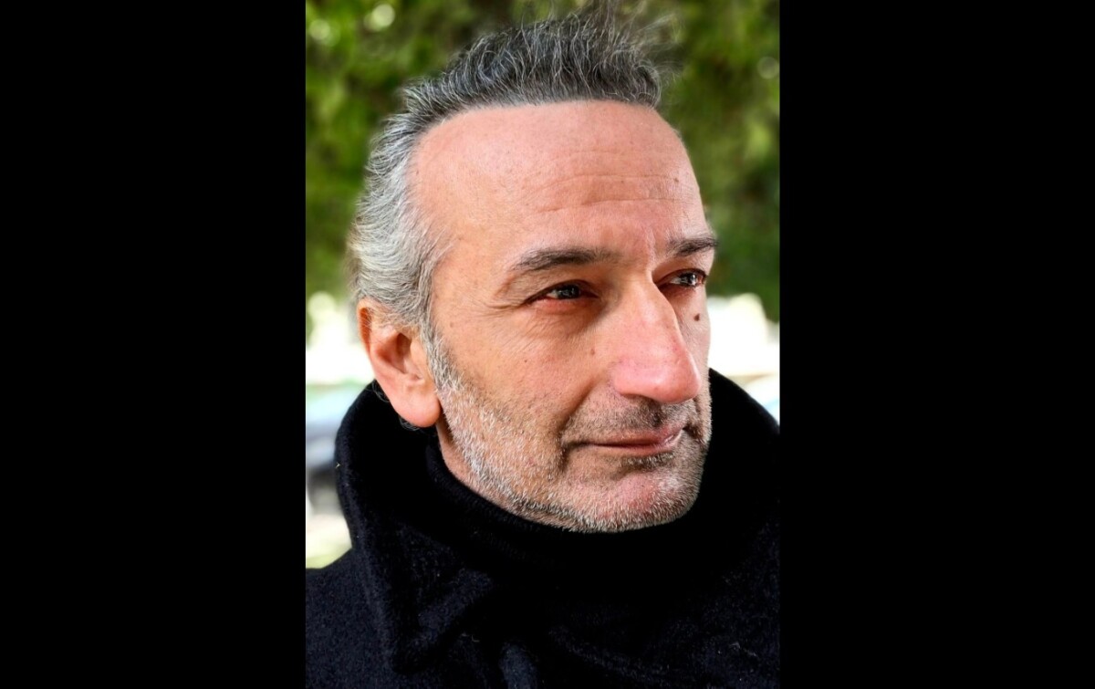 &Pi;&alpha;ύ&lambda;&omicron;&sigmaf; &Kappa;&omicron;&upsilon;&rho;&tau;ί&delta;&eta;&sigmaf; / &Pi;έ&theta;&alpha;&nu;&epsilon; &omicron; &eta;&theta;&omicron;&pi;&omicron;&iota;ό&sigmaf; &kappa;&alpha;&iota; &sigma;&kappa;&eta;&nu;&omicron;&theta;έ&tau;&eta;&sigmaf; &ndash; &Alpha;&pi;ώ&lambda;&epsilon;&iota;&alpha; &gamma;&iota;&alpha; &tau;&omicron; &theta;έ&alpha;&tau;&rho;&omicron; &kappa;&alpha;&iota; &tau;&eta;&nu; &tau;&eta;&lambda;&epsilon;ό&rho;&alpha;&sigma;&eta;