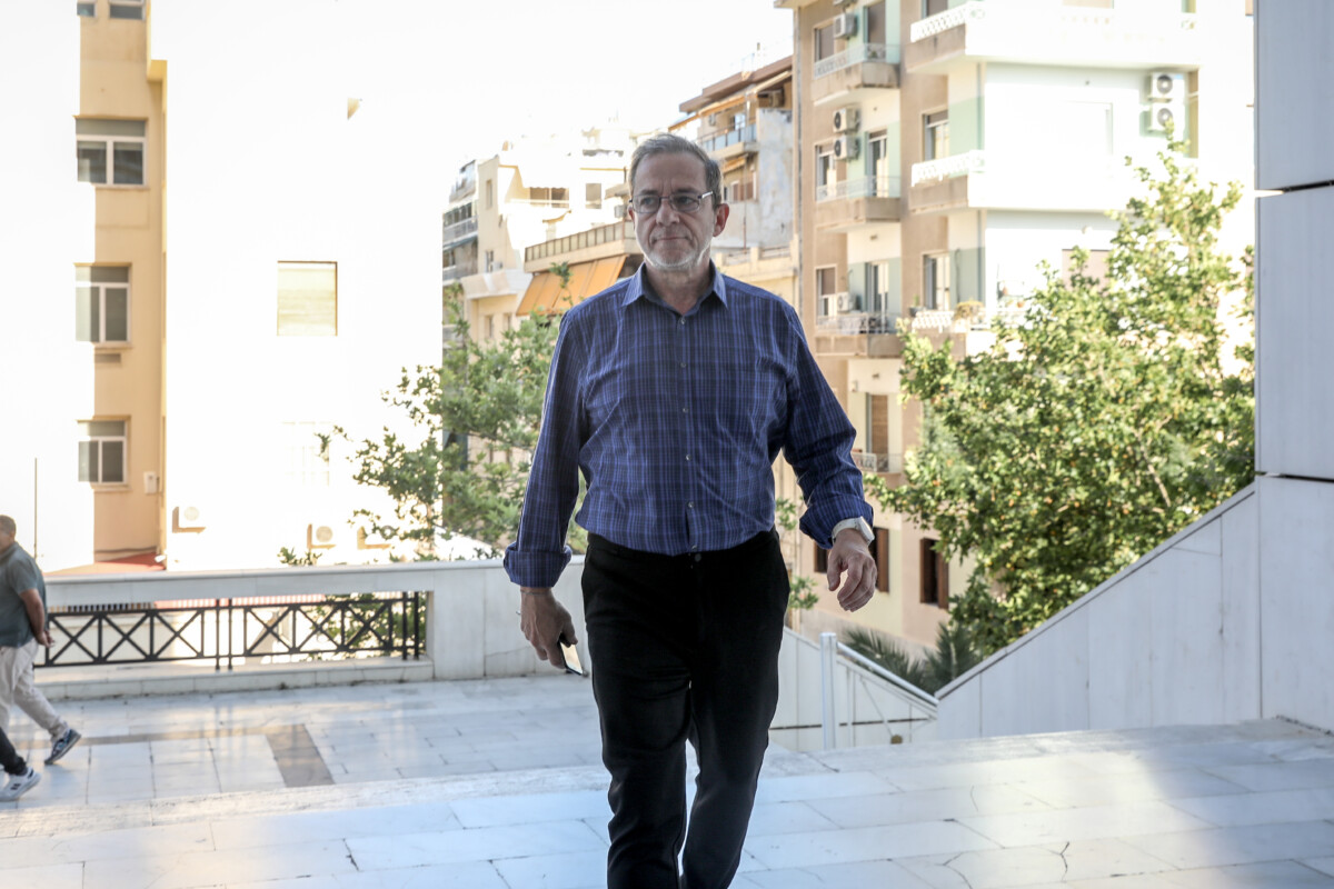&Delta;ί&kappa;&eta; &Lambda;&iota;&gamma;&nu;ά&delta;&eta; / &Alpha;&pi;&omicron;&rho;&rho;ί&phi;&theta;&eta;&kappa;&epsilon; &tau;&omicron; &alpha;ί&tau;&eta;&mu;&alpha; &gamma;&iota;&alpha; &delta;&iota;&omicron;&rho;&iota;&sigma;&mu;ό &pi;&rho;&alpha;&gamma;&mu;&alpha;&tau;&omicron;&gamma;&nu;ώ&mu;&omicron;&nu;&alpha;