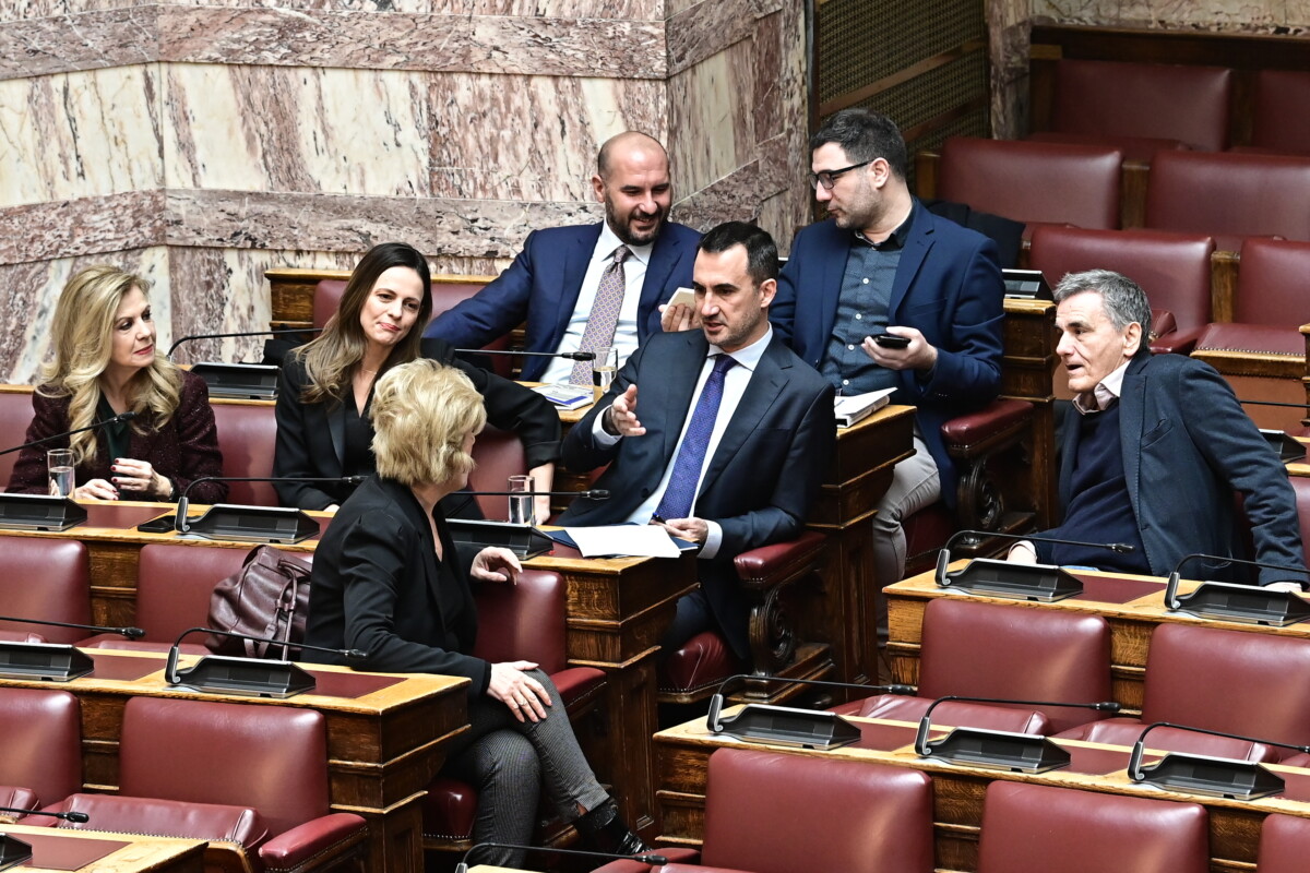 &Nu;έ&alpha; &Alpha;&rho;&iota;&sigma;&tau;&epsilon;&rho;ά / &Tau;&alpha; &epsilon;&rho;&omega;&tau;ή&mu;&alpha;&tau;&alpha; &gamma;ύ&rho;&omega; &alpha;&pi;ό &tau;&iota;&sigmaf; &alpha;&nu;&epsilon;&xi;&alpha;&rho;&tau;&eta;&tau;&omicron;&pi;&omicron;&iota;ή&sigma;&epsilon;&iota;&sigmaf; &ndash; &Eta; &epsilon;&pi;ό&mu;&epsilon;&nu;&eta; &kappa;ί&nu;&eta;&sigma;&eta; &kappa;&alpha;&iota; &tau;&omicron; &beta;&lambda;έ&mu;&mu;&alpha; &sigma;&tau;&eta;&nu; &Epsilon;&Lambda;&Alpha;&Sigma;