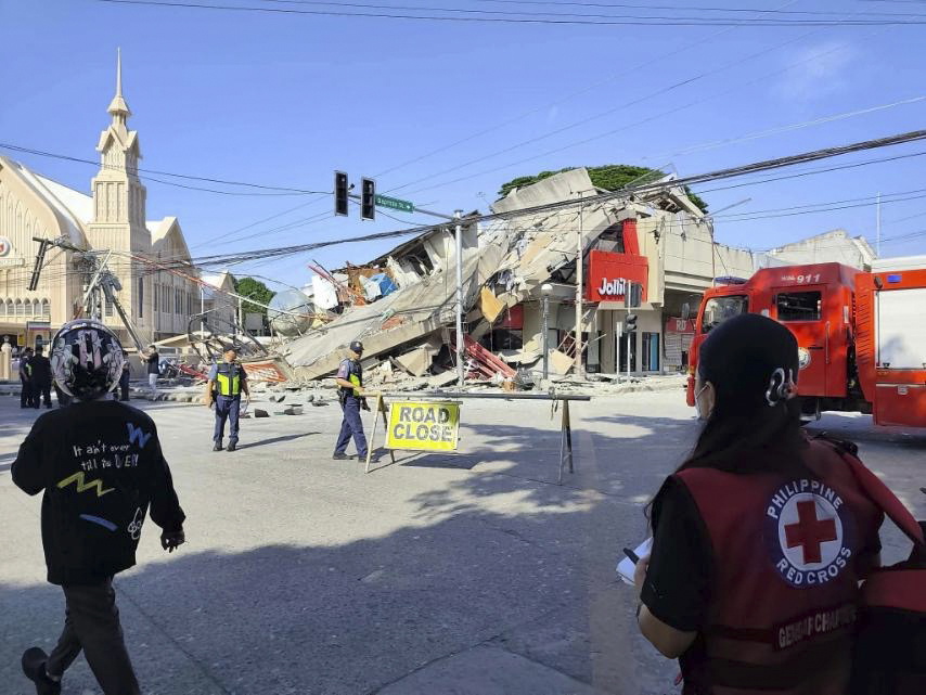 &Phi;&iota;&lambda;&iota;&pi;&pi;ί&nu;&epsilon;&sigmaf; / &Iota;&sigma;&chi;&upsilon;&rho;ό&sigmaf; &sigma;&epsilon;&iota;&sigma;&mu;ό&sigmaf; 7,8 &Rho;ί&chi;&tau;&epsilon;&rho;