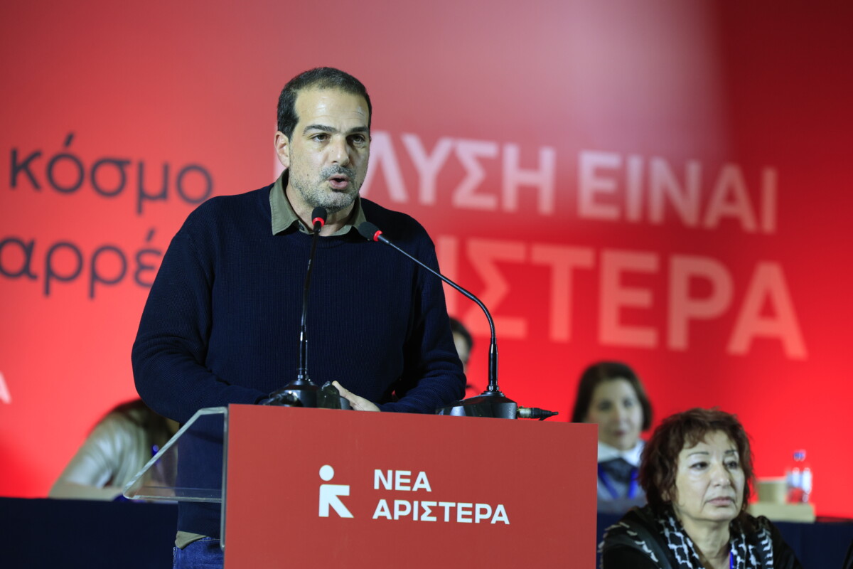 &Sigma;&alpha;&kappa;&epsilon;&lambda;&lambda;&alpha;&rho;ί&delta;&eta;&sigmaf; / &Eta; ί&delta;&rho;&upsilon;&sigma;&eta; &tau;&omicron;&upsilon; &kappa;ό&mu;&mu;&alpha;&tau;&omicron;&sigmaf; &Tau;&sigma;ί&pi;&rho;&alpha; &laquo;&theta;&rho;&upsilon;&alpha;&lambda;&lambda;ί&delta;&alpha;&raquo; &tau;&omega;&nu; &epsilon;&xi;&epsilon;&lambda;ί&xi;&epsilon;&omega;&nu; &sigma;&tau;&eta; &Nu;έ&alpha; &Alpha;&rho;&iota;&sigma;&tau;&epsilon;&rho;ά