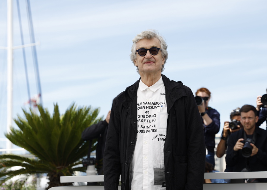 &laquo;&Lambda;ά&theta;&omicron;&sigmaf; &Kappa;ί&nu;&eta;&sigma;&eta;&raquo; / &Omicron; &Beta;&iota;&mu; &Beta;έ&nu;&tau;&epsilon;&rho;&sigmaf; &alpha;&pi;&omicron;&sigma;ύ&rho;&epsilon;&iota; &tau;&eta;&nu; &tau;&alpha;&iota;&nu;ί&alpha; &tau;&omicron;&upsilon; &ndash; &Eta; &sigma;&upsilon;&gamma;&gamma;&nu;ώ&mu;&eta; &sigma;&tau;&eta;&nu; &Nu;&alpha;&sigma;&tau;ά&zeta;&iota;&alpha; &Kappa;ί&nu;&sigma;&kappa;&iota; &gamma;&iota;&alpha; &tau;&eta;&nu; &epsilon;&pi;ί&mu;&alpha;&chi;&eta; &sigma;&kappa;&eta;&nu;ή