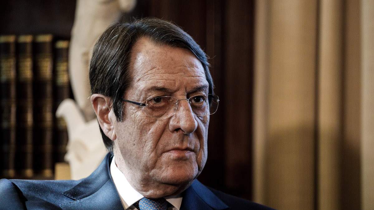 &Kappa;ύ&pi;&rho;&omicron;&sigmaf; / &Sigma;&tau;&eta; &delta;&eta;&mu;&omicron;&sigma;&iota;ό&tau;&eta;&tau;&alpha; &tau;&omicron; &pi;ό&rho;&iota;&sigma;&mu;&alpha; &gamma;&iota;&alpha; &tau;&omicron; &beta;&iota;&beta;&lambda;ί&omicron; &laquo;&Kappa;&rho;ά&tau;&omicron;&sigmaf; &Mu;&alpha;&phi;ί&alpha;&raquo;