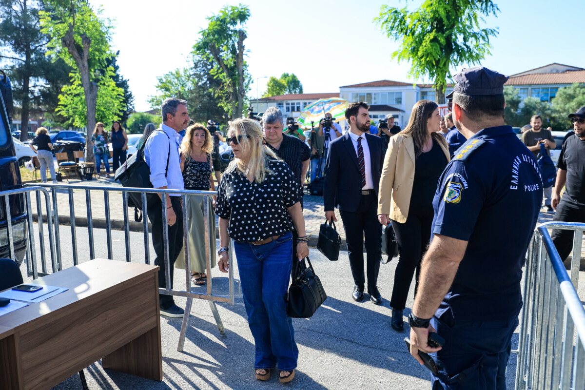 &Delta;ί&kappa;&eta; &gamma;&iota;&alpha; &Tau;έ&mu;&pi;&eta; / &Delta;&epsilon;&kappa;&tau;έ&sigmaf; &omicron;&iota; &pi;&alpha;&rho;&alpha;&sigma;&tau;ά&sigma;&epsilon;&iota;&sigmaf; &tau;&omega;&nu; &Delta;&iota;&kappa;&eta;&gamma;&omicron;&rho;&iota;&kappa;ώ&nu; &Sigma;&upsilon;&lambda;&lambda;ό&gamma;&omega;&nu; &ndash; &Alpha;&pi;ό&rho;&rho;&iota;&psi;&eta; &tau;&eta;&sigmaf; &delta;ή&lambda;&omega;&sigma;&eta;&sigmaf; &tau;&omicron;&upsilon; &epsilon;&lambda;&lambda;&eta;&nu;&iota;&kappa;&omicron;ύ &delta;&eta;&mu;&omicron;&sigma;ί&omicron;&upsilon;