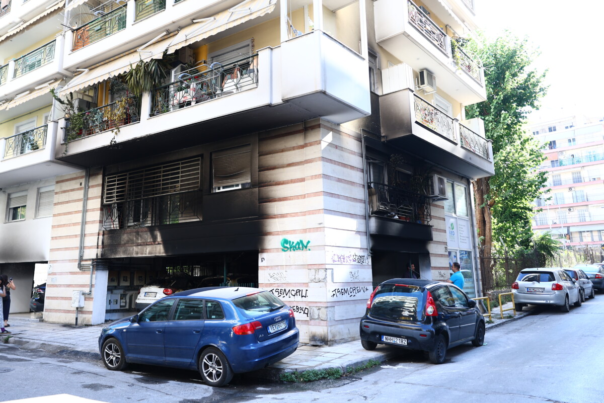 &Theta;&epsilon;&sigma;&sigma;&alpha;&lambda;&omicron;&nu;ί&kappa;&eta; / &Tau;&rho;&epsilon;&iota;&sigmaf; &sigma;&upsilon;&lambda;&lambda;ή&psi;&epsilon;&iota;&sigmaf; &gamma;&iota;&alpha; &tau;&iota;&sigmaf; &epsilon;&mu;&pi;&rho;&eta;&sigma;&tau;&iota;&kappa;έ&sigmaf; &epsilon;&pi;&iota;&theta;έ&sigma;&epsilon;&iota;&sigmaf; &kappa;&alpha;&iota; &tau;&omicron; &theta;ά&nu;&alpha;&tau;&omicron; &tau;&eta;&sigmaf; &Beta;ά&gamma;&iota;&alpha;&sigmaf; &Nu;έ&sigma;&tau;&omicron;&rho;&alpha;
