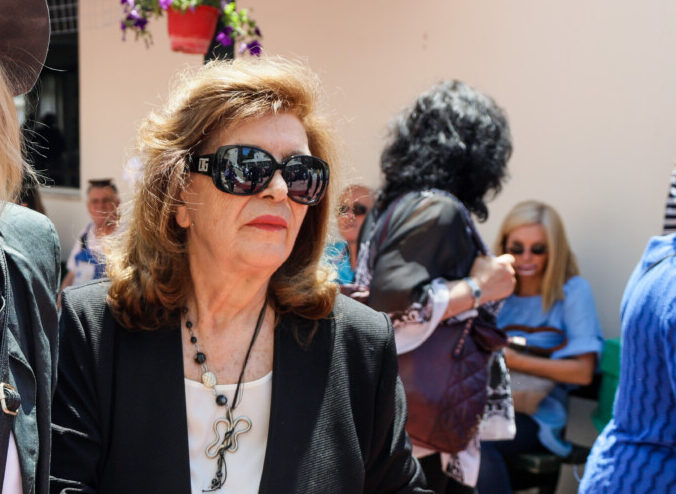 &Tau;&zeta;έ&nu;&eta; &Zeta;&alpha;&chi;&alpha;&rho;&omicron;&pi;&omicron;ύ&lambda;&omicron;&upsilon; / &Pi;έ&theta;&alpha;&nu;&epsilon; &eta; &gamma;&nu;&omega;&sigma;&tau;ή &eta;&theta;&omicron;&pi;&omicron;&iota;ό&sigmaf;