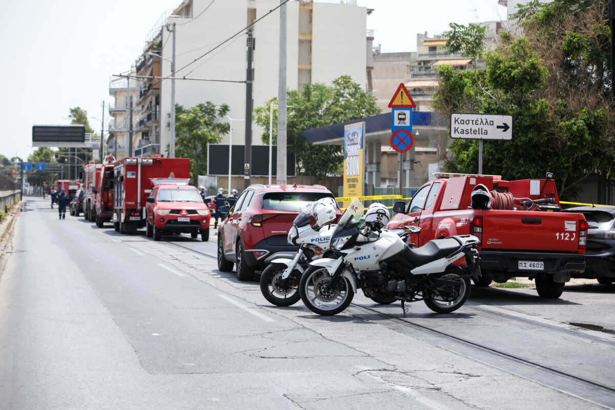 &Delta;&iota;&alpha;&rho;&rho;&omicron;ή &alpha;&epsilon;&rho;ί&omicron;&upsilon; &sigma;&tau;&omicron;&nu; &Pi;&epsilon;&iota;&rho;&alpha;&iota;ά / &Lambda;ή&xi;&eta; &laquo;&sigma;&upsilon;&nu;&alpha;&gamma;&epsilon;&rho;&mu;&omicron;ύ&raquo;