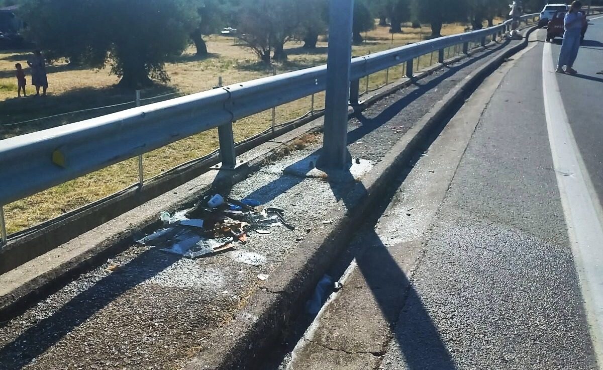 &Lambda;έ&sigma;&beta;&omicron;&sigmaf; / &Delta;ύ&omicron; &gamma;&upsilon;&nu;&alpha;ί&kappa;&epsilon;&sigmaf; &nu;&epsilon;&kappa;&rho;έ&sigmaf; &sigma;&epsilon; &alpha;&nu;&alpha;&tau;&rho;&omicron;&pi;ή &Iota;&Chi; &ndash; &Sigma;&tau;&omicron; ί&delta;&iota;&omicron; &sigma;&eta;&mu;&epsilon;ί&omicron; &epsilon;ί&chi;&alpha;&nu; &chi;&alpha;&theta;&epsilon;ί &pi;&rho;ό&sigma;&phi;&alpha;&tau;&alpha; &delta;ύ&omicron; &nu;&epsilon;&alpha;&rho;&omicron;ί