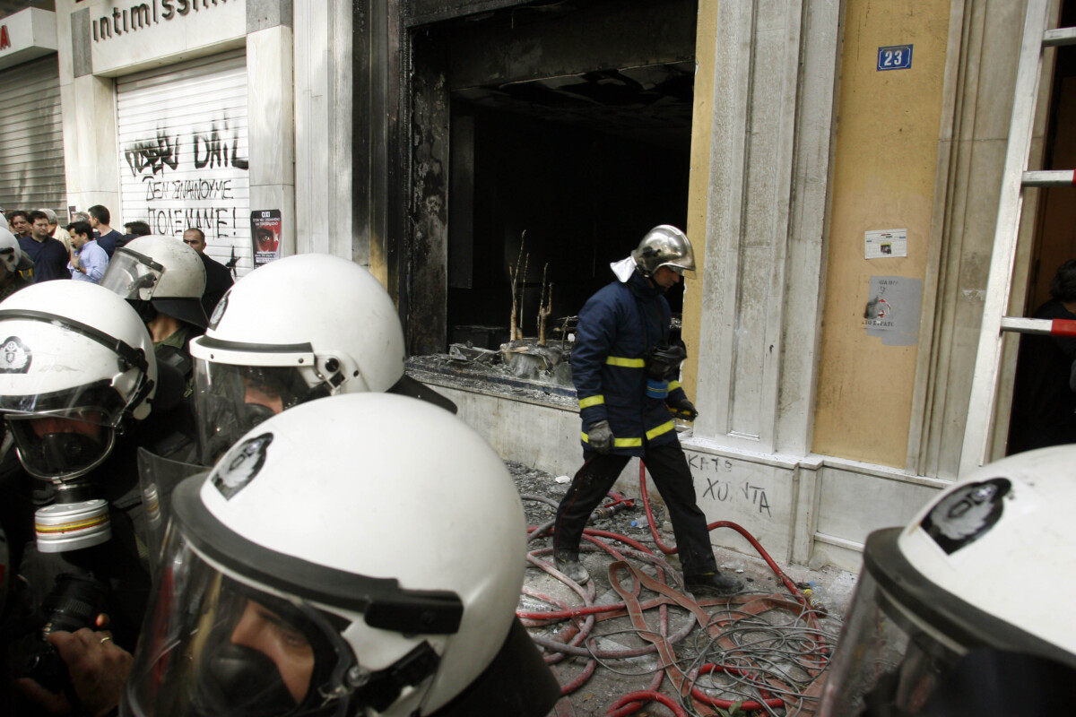 Marfin / &Delta;ύ&omicron; &sigma;&upsilon;&lambda;&lambda;ή&psi;&epsilon;&iota;&sigmaf; &gamma;&iota;&alpha; &tau;&omicron;&nu; &epsilon;&mu;&pi;&rho;&eta;&sigma;&mu;ό &tau;&eta;&sigmaf; &tau;&rho;ά&pi;&epsilon;&zeta;&alpha;&sigmaf; &tau;&omicron; 2010