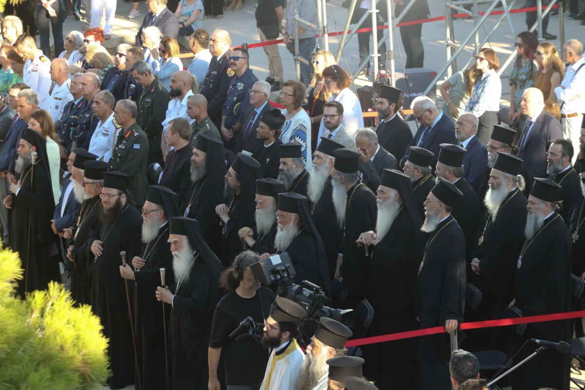 &Mu;&iota;&sigma;&theta;&omicron;ί &tau;&omega;&nu; &Alpha;&rho;&chi;&iota;&epsilon;&rho;έ&omega;&nu; / &Delta;&eta;&mu;&omicron;&sigma;&iota;&epsilon;ύ&theta;&eta;&kappa;&epsilon; &tau;&omicron; &Phi;&Epsilon;&Kappa;