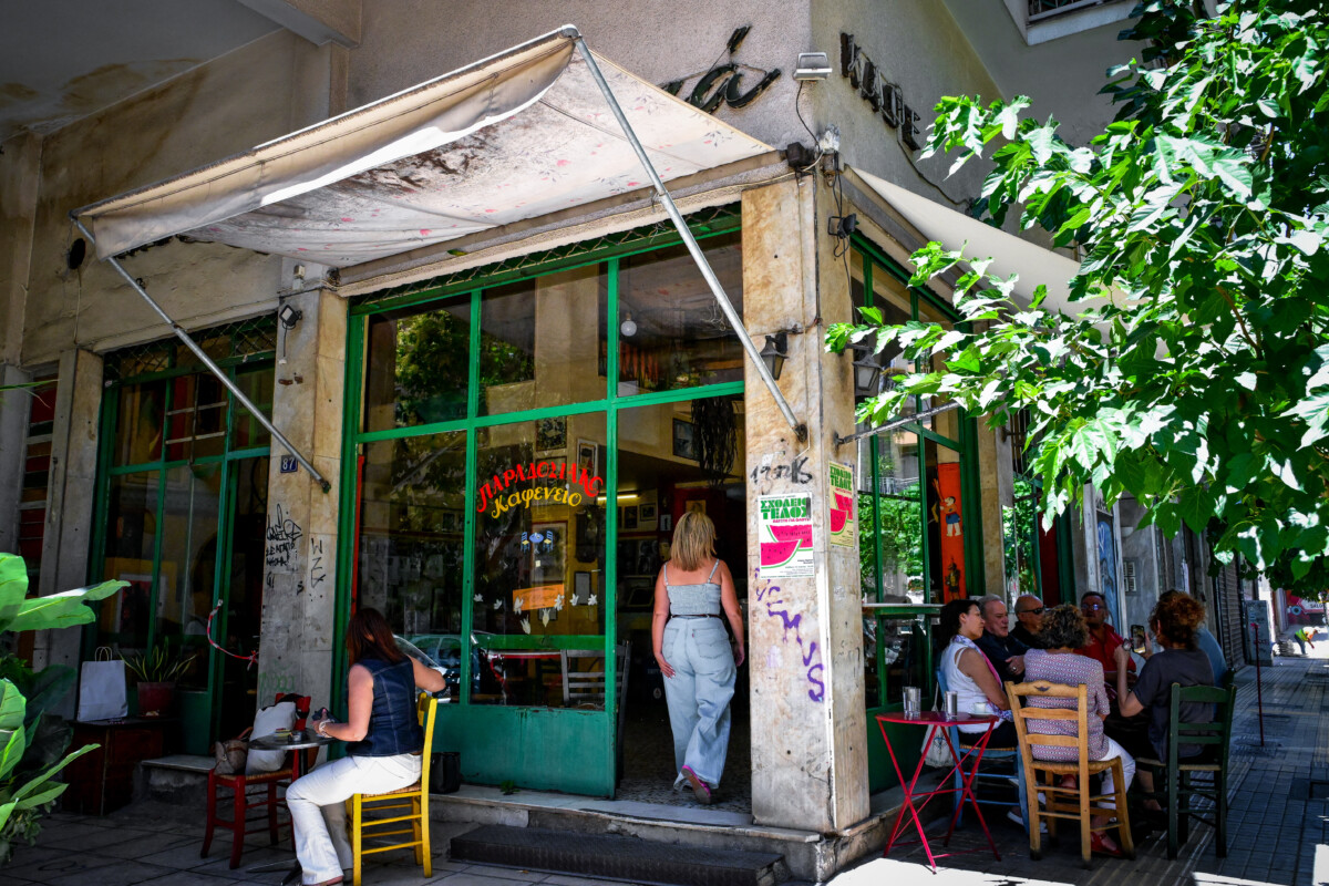 &Nu;ί&kappa;&eta; &gamma;&iota;&alpha; &tau;&eta; &laquo;&Mu;&omicron;&upsilon;&rho;&iota;ά&raquo; &sigma;&tau;&alpha; &Epsilon;&xi;ά&rho;&chi;&epsilon;&iota;&alpha; / &Sigma;&upsilon;&nu;&epsilon;&chi;ί&zeta;&epsilon;&iota; &kappa;&alpha;&nu;&omicron;&nu;&iota;&kappa;ά &tau;&eta; &lambda;&epsilon;&iota;&tau;&omicron;&upsilon;&rho;&gamma;ί&alpha; &tau;&omicron;&upsilon; &tau;&omicron; &iota;&sigma;&tau;&omicron;&rho;&iota;&kappa;ό &kappa;&alpha;&phi;&epsilon;&nu;&epsilon;ί&omicron;
