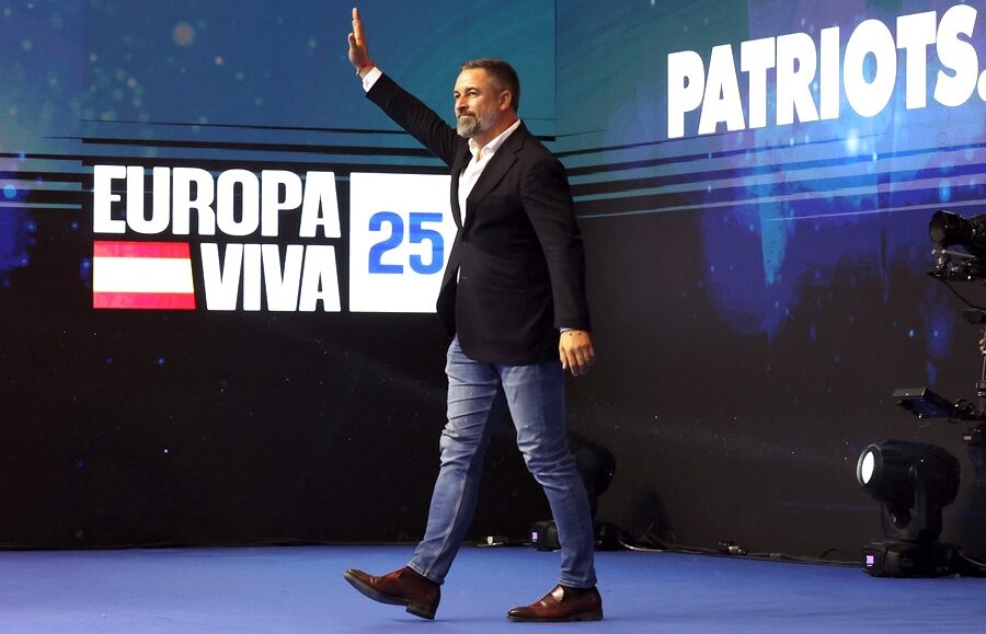 &Iota;&sigma;&pi;&alpha;&nu;&iota;&kappa;ή &alpha;&kappa;&rho;&omicron;&delta;&epsilon;&xi;&iota;ά / &Beta;&lambda;έ&pi;&epsilon;&iota; &mu;&pi;&rho;&omicron;&sigma;&tau;ά &mu;&iota;&alpha; &laquo;&mu;&epsilon;&gamma;ά&lambda;&eta; &epsilon;&pi;&alpha;&nu;ά&sigma;&tau;&alpha;&sigma;&eta;&raquo; &sigma;&tau;&eta;&nu; &Epsilon;&upsilon;&rho;ώ&pi;&eta;