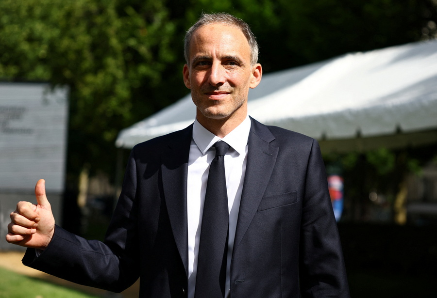&Rho;&alpha;&phi;&alpha;έ&lambda; &Gamma;&kappa;&lambda;&iota;&kappa;&sigma;&mu;ά&nu; / &Pi;&omicron;&iota;ό&sigmaf; &epsilon;ί&nu;&alpha;&iota; &omicron; &upsilon;&pi;&omicron;&psi;ή&phi;&iota;&omicron;&sigmaf; &gamma;&iota;&alpha; &tau;&eta;&nu; &pi;&rho;&omicron;&epsilon;&delta;&rho;ί&alpha; &sigma;&tau;&eta; &Gamma;&alpha;&lambda;&lambda;ί&alpha; &ndash; &Kappa;&omicron;&mu;&mu;ά&tau;&iota; &tau;&eta;&sigmaf; &pi;&alpha;&rho;&iota;&sigma;&iota;&nu;ή&sigmaf; &epsilon;&lambda;ί&tau;, &mu;&epsilon; &pi;&alpha;&pi;&pi;&omicron;ύ &sigma;&omicron;&beta;&iota;&epsilon;&tau;&iota;&kappa;ό &kappa;&alpha;&tau;ά&sigma;&kappa;&omicron;&pi;&omicron;