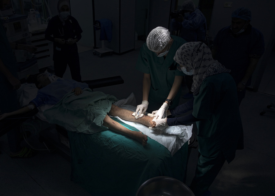 &Gamma;&iota;&alpha;&tau;&rho;&omicron;ί &Chi;&omega;&rho;ί&sigmaf; &Sigma;ύ&nu;&omicron;&rho;&alpha; / &Kappa;&alpha;&tau;&alpha;&gamma;&gamma;έ&lambda;&lambda;&omicron;&upsilon;&nu; &tau;&omicron; &Iota;&sigma;&rho;&alpha;ή&lambda; &ndash; &laquo;&Delta;ύ&omicron; &chi;&rho;ό&nu;&iota;&alpha; &sigma;&iota;&omega;&pi;ή&sigmaf; &kappa;&alpha;&iota; &kappa;&alpha;&mu;ί&alpha; &lambda;&omicron;&gamma;&omicron;&delta;&omicron;&sigma;ί&alpha; &gamma;&iota;&alpha; &tau;&iota;&sigmaf; &delta;&omicron;&lambda;&omicron;&phi;&omicron;&nu;ί&epsilon;&sigmaf; &mu;&epsilon;&lambda;ώ&nu; &mu;&alpha;&sigmaf; &sigma;&tau;&eta; &Gamma;ά&zeta;&alpha;&raquo;