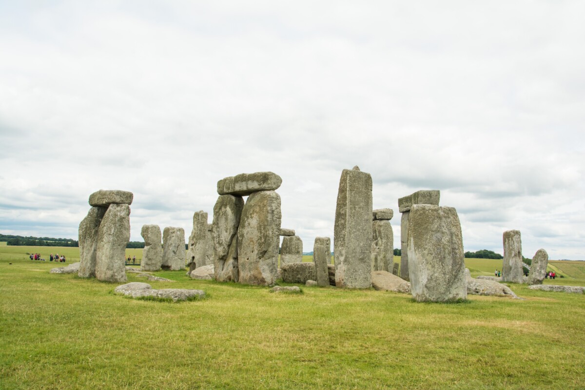 Stonehenge / &Eta; &epsilon;&nu;&tau;&upsilon;&pi;&omega;&sigma;&iota;&alpha;&kappa;ή &theta;&epsilon;&omega;&rho;ί&alpha; ό&tau;&iota; &epsilon;ί&nu;&alpha;&iota; &pi;&rho;&omicron;ϊ&sigma;&tau;&omicron;&rho;&iota;&kappa;ό&sigmaf; &upsilon;&pi;&omicron;&lambda;&omicron;&gamma;&iota;&sigma;&tau;ή&sigmaf;