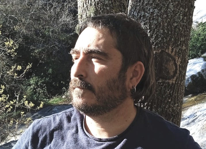 &Mu;&alpha;ύ&rho;&epsilon;&sigmaf; &Theta;ύ&epsilon;&lambda;&lambda;&epsilon;&sigmaf; / &Omicron; &Rho;&omicron;&upsilon;&mu;&pi;έ&nu; &Omicron;&upsilon;&sigma;έ&delta;&alpha; &mu;&iota;&lambda;ά &gamma;&iota;&alpha; &tau;&eta; &mu;&nu;ή&mu;&eta;, &tau;&eta;&nu; &epsilon;&pi;&alpha;&nu;ά&sigma;&tau;&alpha;&sigma;&eta; &kappa;&alpha;&iota; &tau;&omicron;&nu; &iota;&sigma;&pi;&alpha;&nu;&iota;&kappa;ό &epsilon;&mu;&phi;ύ&lambda;&iota;&omicron;