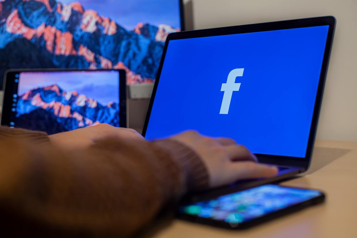 Facebook: Αυτόματα αιτήματα φιλίας προκαλούν αναστάτωση