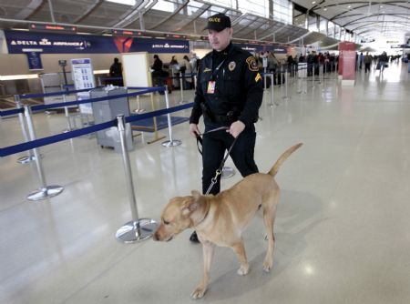 Ενίσχυση μέτρων ασφαλείας στα αεροδρόμια μετά την τρομοκρατική απόπειρα