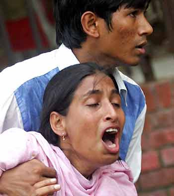 Τουλάχιστον πέντε νεκροί από επίθεση αυτοκτονίας στο Κασμίρ