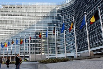 Στο Ευρωπαϊκό Δικαστήριο η Κομισιόν για αύξηση αποδοχών