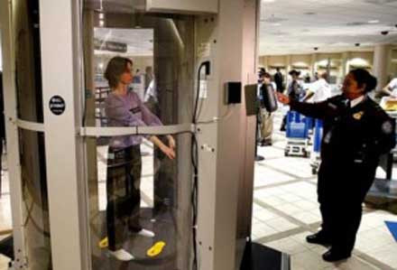Επιφυλάξεις για τους σαρωτές σώματος στα αεροδρόμια