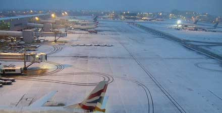 Ακύρωση του 30%-50% των πτήσεων στα παρισινά αεροδρόμια λόγω χιονιού