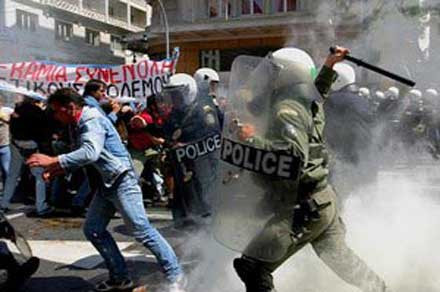 Ποινική δίωξη στους 44 ακροδεξιούς που επιτέθηκαν σε διαδηλωτές