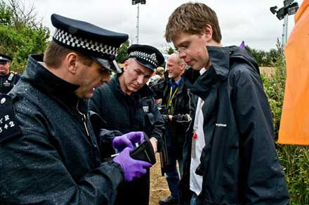 Λονδίνο: Φωτογράφοι εναντίον των αναίτιων αστυνομικών ελέγχων